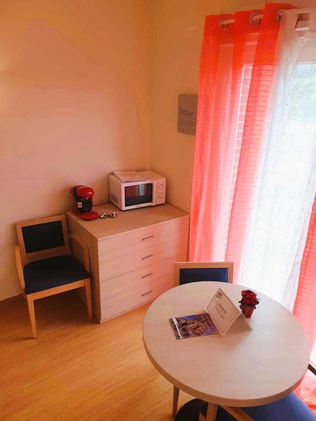 Cintray Parc Residence Breteuil-sur-Iton Екстериор снимка